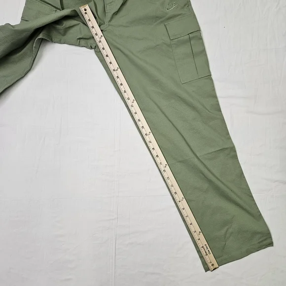 Nike Club Standard Fit Oil Green Cargo Pants FZ5765-386 Men's Size 34x32